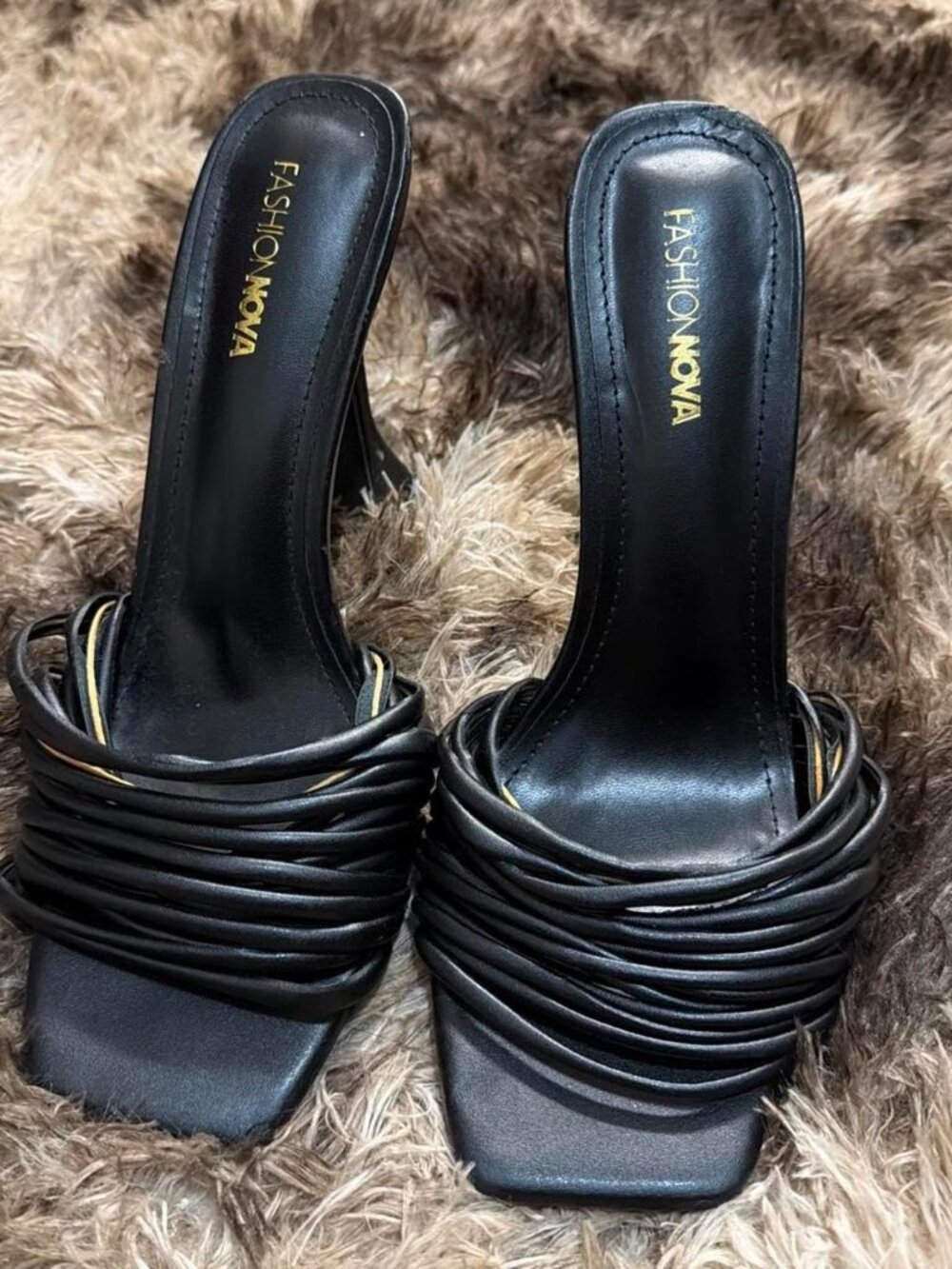 Fashion Nova Women's Black Courts - Picture 2 of 3